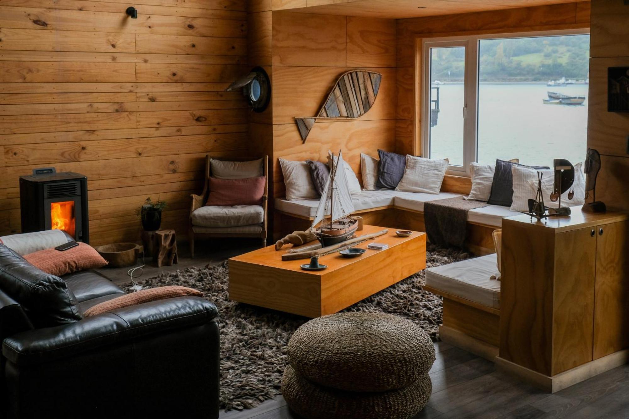 Hotel Palafito Entre Mar Y Tierra Кастро Екстериор снимка