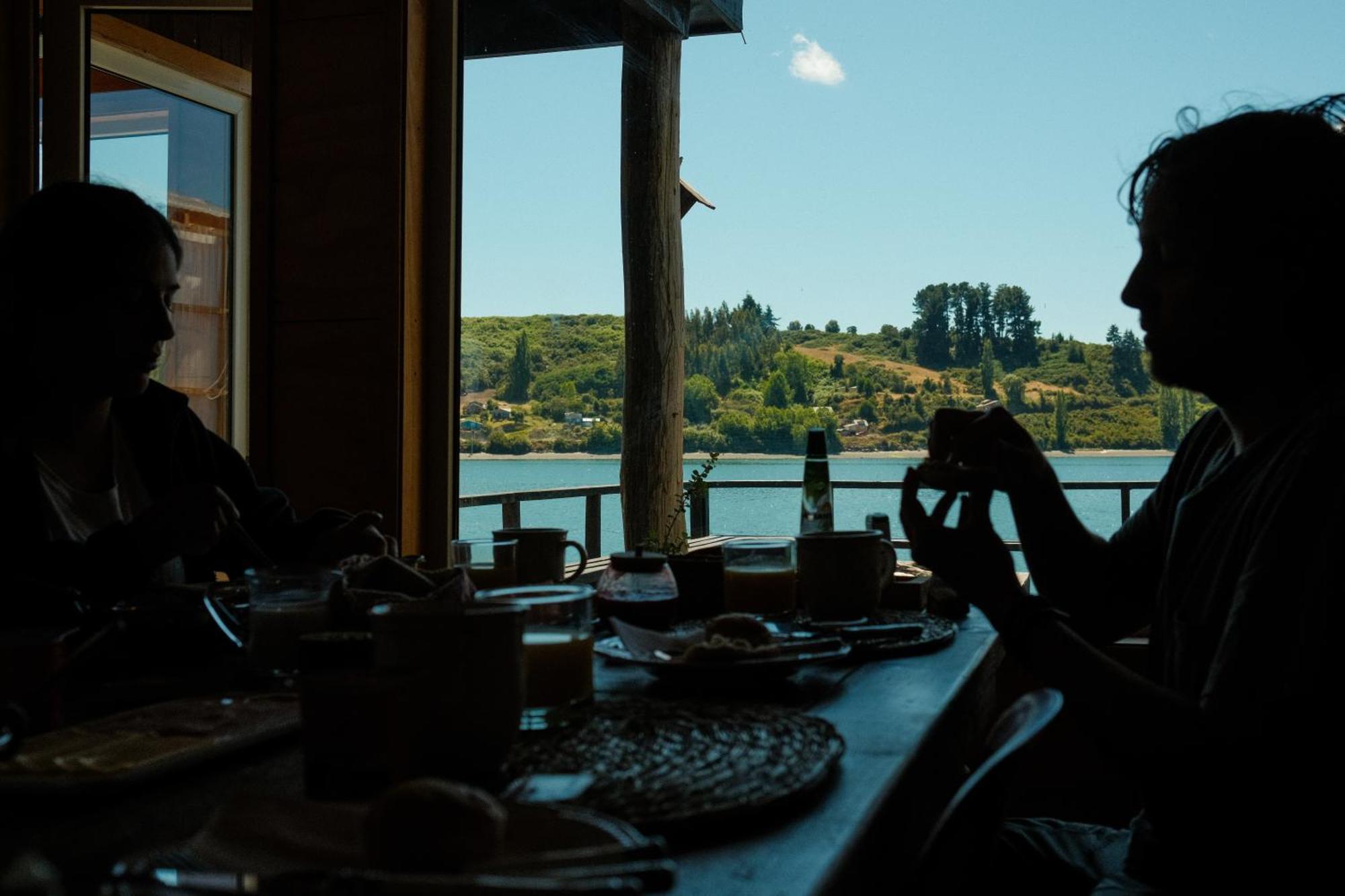 Hotel Palafito Entre Mar Y Tierra Кастро Екстериор снимка